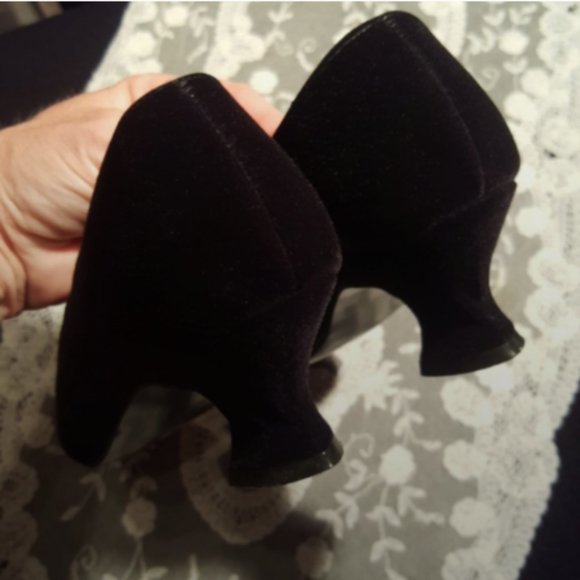 PRIVATE COLLECTION ♡ Absolutely Gorgeous EXPRESSO Black Velvet Heels 5.5B - Picture 4 of 17